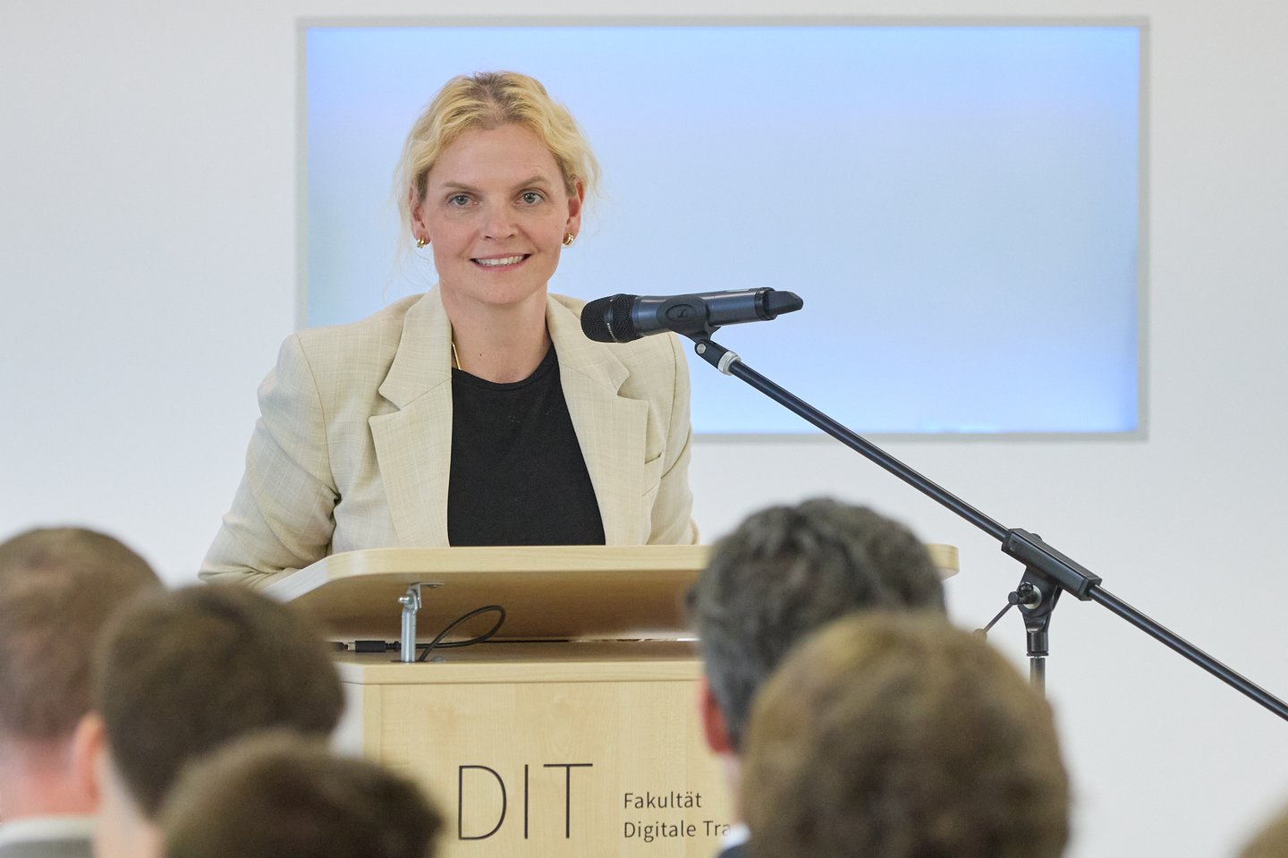 Grußwort der Alumni-Beauftragten