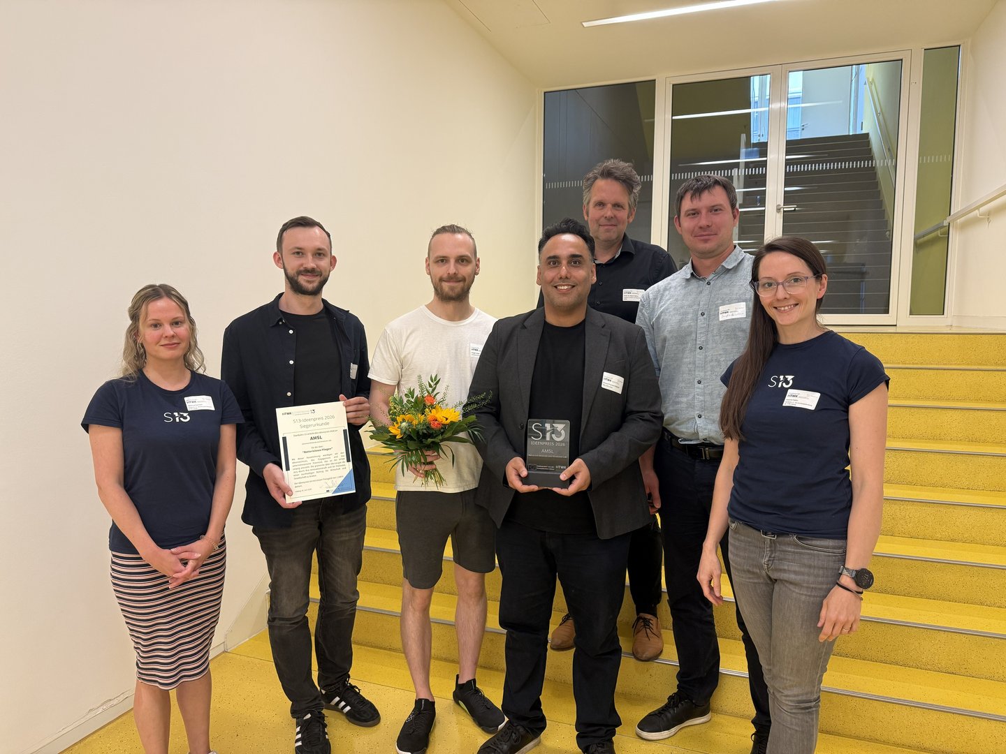Gruppenfoto mit den Preisträgern von der Forschungsgruppe AMSL, Prof. Böhm sowie Yvonne Hahn und Vanessa Vorreyer von Startbahn 13. 
