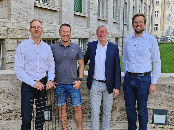 Forscher des Instituts für Betonbau 4 Männer stehen und lächeln in die Kamera