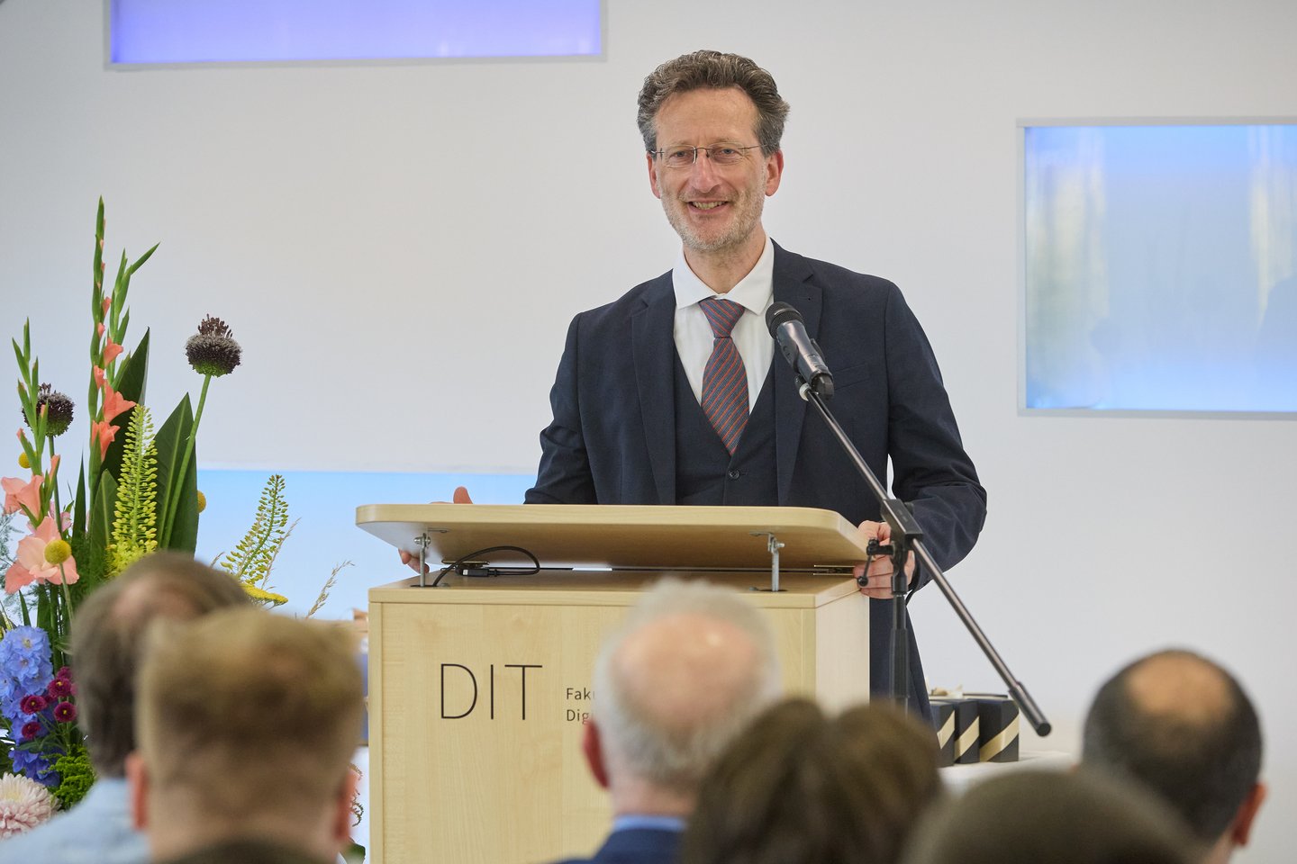 Rektor Prof. Jean-Alexander Müller hält Grußwort