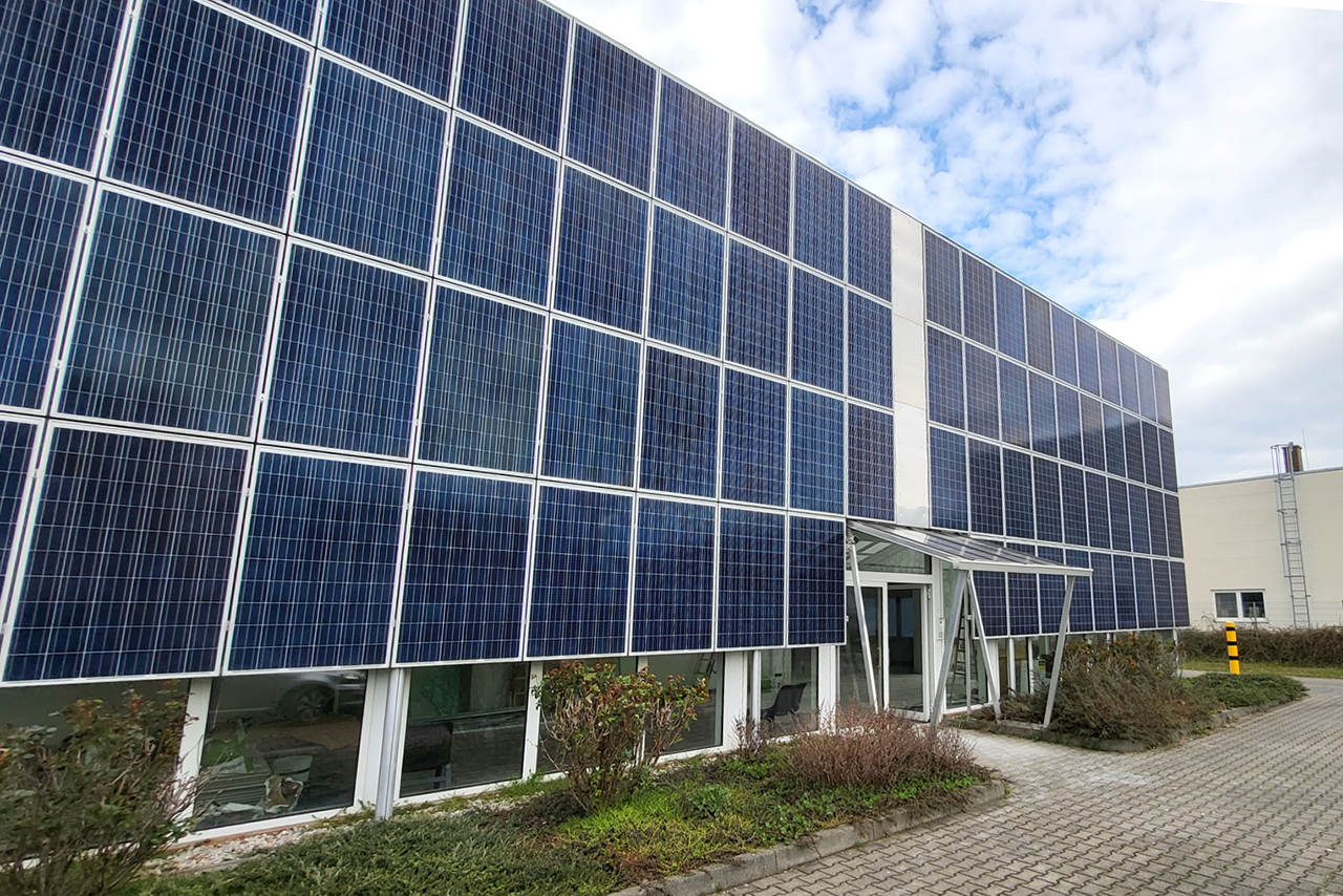 Projektbeispiel vertikale Photovoltaik-Anlage © Peter Pausch HTWK Leipzig